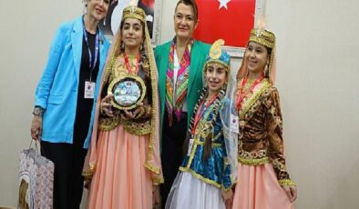 Dünya çocukları Antalya Büyükşehir Belediyesi’ni ziyaret etti