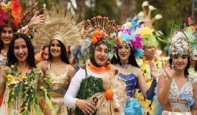 Milyonlar Karnaval Coşkusunu Adana Sokaklarına Yaşadı