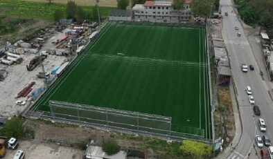 Yakup Altun Stadında sentetik çim serimi