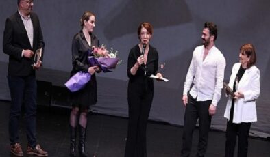 38. Genç Günler’in açılış gecesinde verilen 28. Bedia Muvahhid Ödülü’ne Cadı Kazanı oyunundaki rolüyle Selen Nur Sarıyar layık görüldü