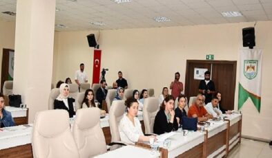 İznik’in benzersiz zanaat ve el sanatları ürünlerini, modern teknolojilerle daha geniş kitlelere ulaştırmayı amaçlayan program İznik Belediyesi’nde başladı