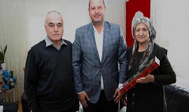 Menderes Belediye Başkanı İlkay Çiçek Anneler Günü’nde şehit anneleri ile huzurevinde yaşayan anneleri unutmadı