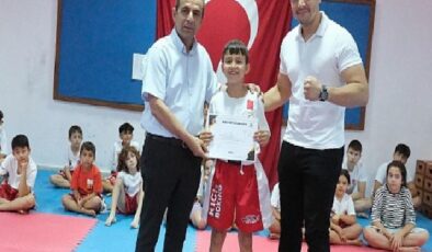 Kemer Belediyesi Kick Boks sporcuları kuşak atladı
