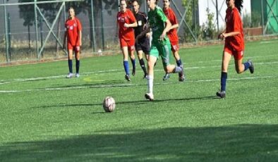 U13-U15 Kız Futbol Ligi’nde ilk düdük çaldı