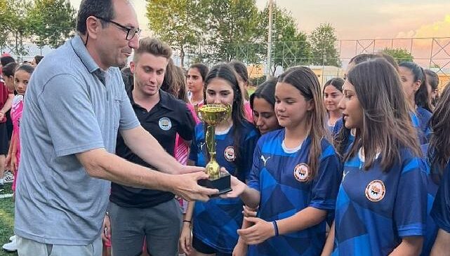 İzmir’in futbolcu kızları geleceğe umut oldu