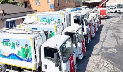 Mudanya Belediyesi yaz aylarının gelmesiyle birlikte temizlik hizmetlerini daha hızlı ve verimli hale getirmek amacıyla araç filosuna yeni çöp kamyonları ekledi